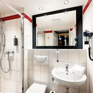 Zimmer mit zwei Einzelbetten für Gäste mit Behinderungen